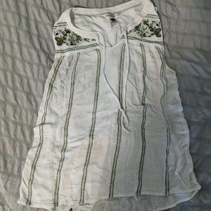 Christopher and Bank white flower tank top